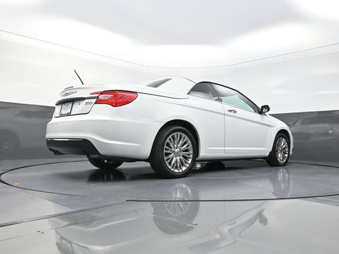 Used 2011 Chrysler 200 Limited FWD image 30