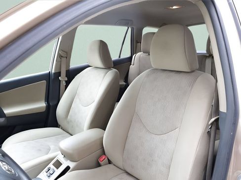 Used 2012 Toyota RAV4 4WD w/ Value Pkg image 19