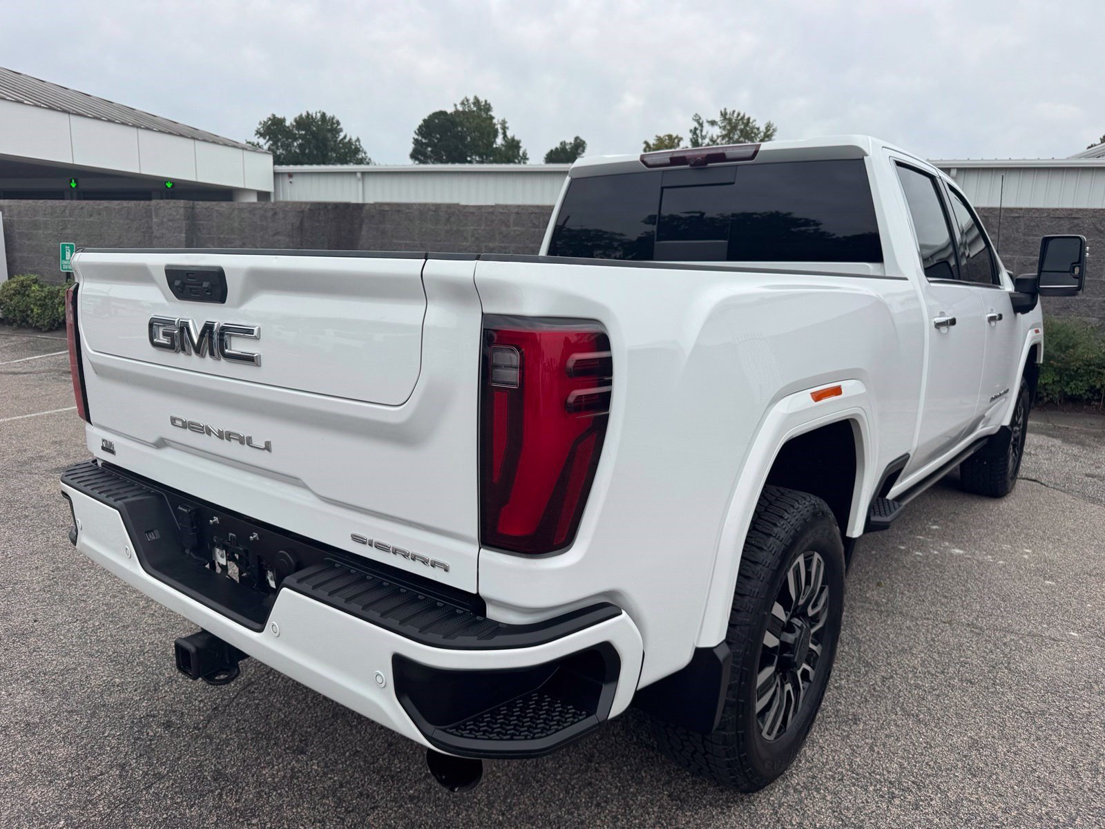 Used 2024 GMC Sierra 2500 Denali Ultimate AWD/4WD image 14