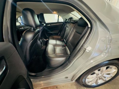 Used 2018 Chrysler 300 Touring L image 15