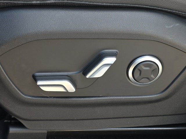 Certified 2025 Hyundai Santa Fe Limited AWD/4WD image 7