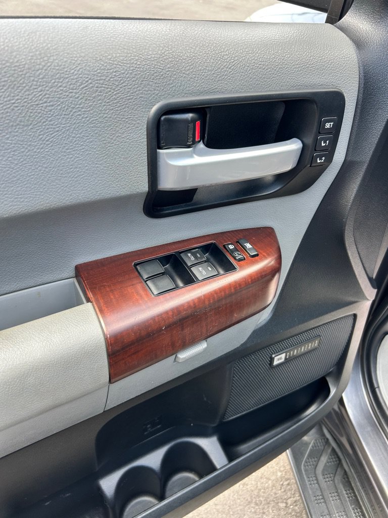 Used 2015 Toyota Sequoia Platinum RWD image 6