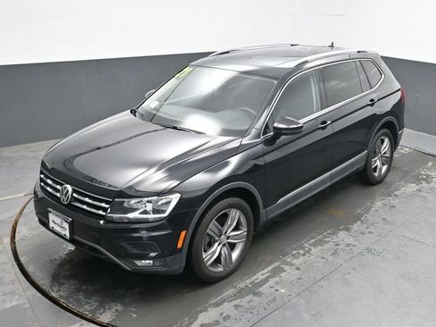 Used 2021 Volkswagen Tiguan SE AWD/4WD image 31