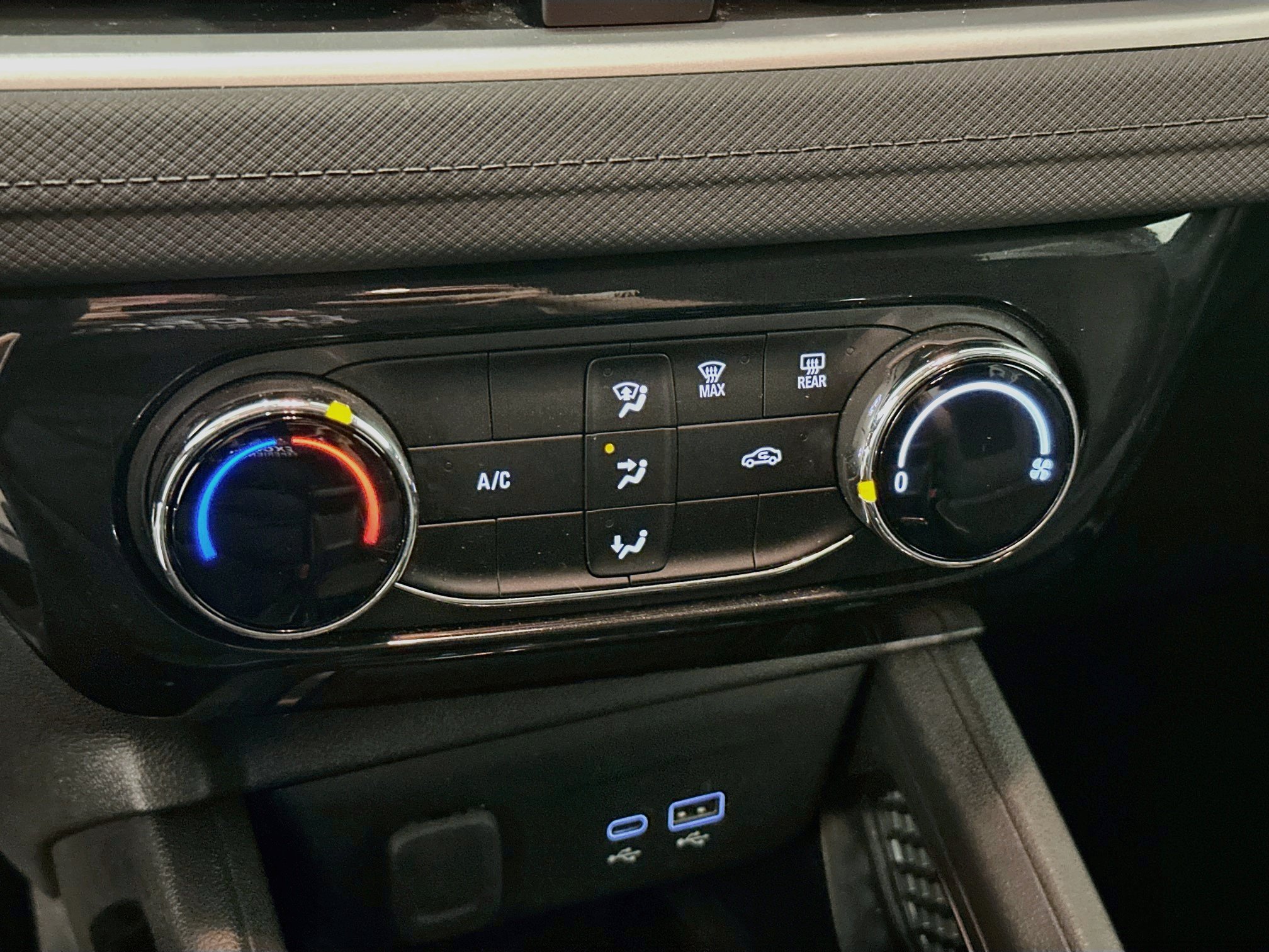 Used 2025 Chevrolet TrailBlazer LT AWD/4WD image 23