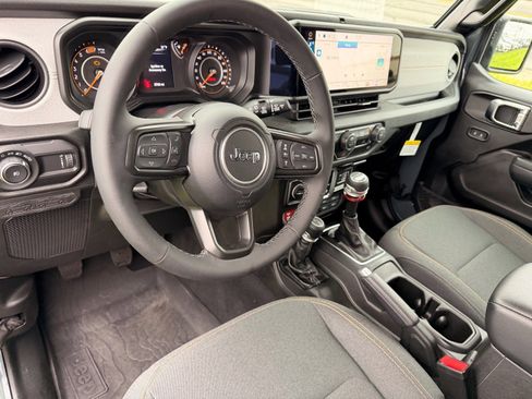 Used 2025 Jeep Wrangler Sport AWD/4WD image 11