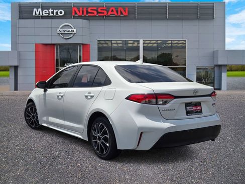 Used 2024 Toyota Corolla LE FWD image 4