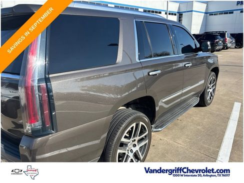 Used 2020 Cadillac Escalade Luxury RWD image 7