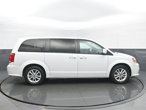 Used 2020 Dodge Grand Caravan SE image 6