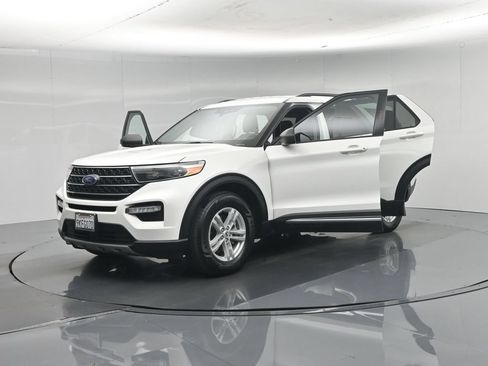 Certified 2023 Ford Explorer XLT w/ Equipment Group 202A RWD image 35