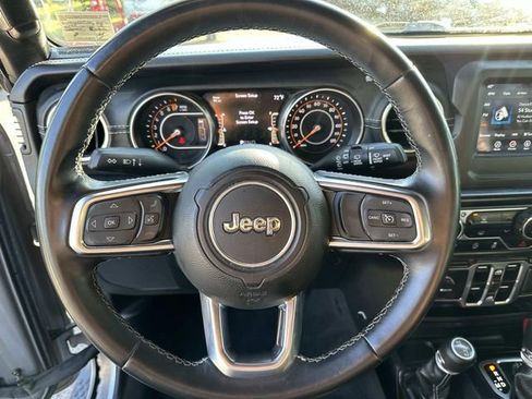 Used 2018 Jeep Wrangler Unlimited Sahara AWD/4WD image 26