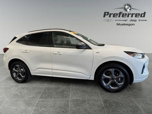 Used 2023 Ford Escape ST-Line w/ Tech Pack #1 AWD/4WD image 8