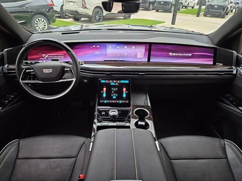 Used 2025 Cadillac Escalade Premium Luxury image 10
