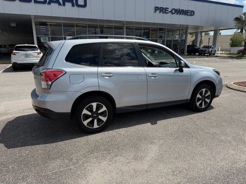Used 2017 Subaru Forester 2.5i Limited AWD/4WD image 3