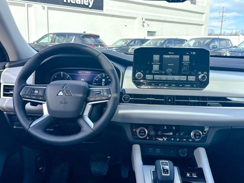 New 2025 Mitsubishi Outlander SEL image 25
