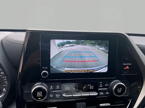 Used 2023 Toyota Highlander L FWD image 27