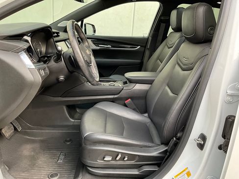 Certified 2022 Cadillac XT5 Premium Luxury w/ LPO, Floor Liner Package image 12