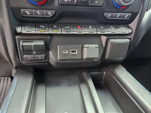 Used 2022 Chevrolet Silverado 1500 LTZ w/ LTZ Convenience Package II AWD/4WD image 18