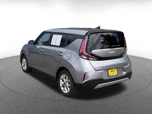 Used 2025 Kia Soul LX w/ LX Technology Package FWD image 10
