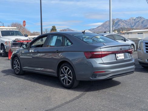 Used 2025 Volkswagen Jetta SE FWD image 7