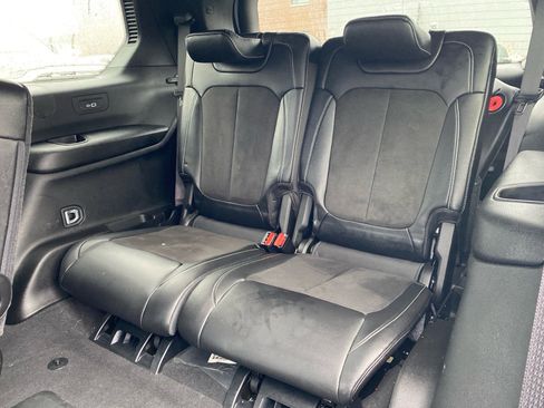 Used 2023 Jeep Grand Cherokee L Laredo image 23