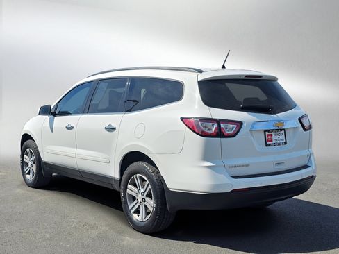 Used 2017 Chevrolet Traverse LT FWD image 3