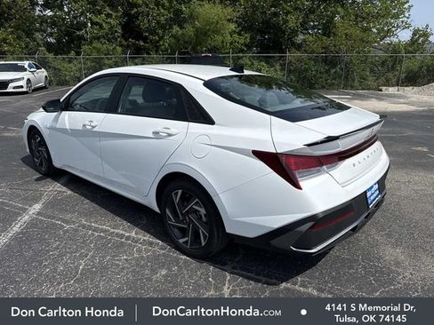 Used 2025 Hyundai Elantra Sport FWD image 6