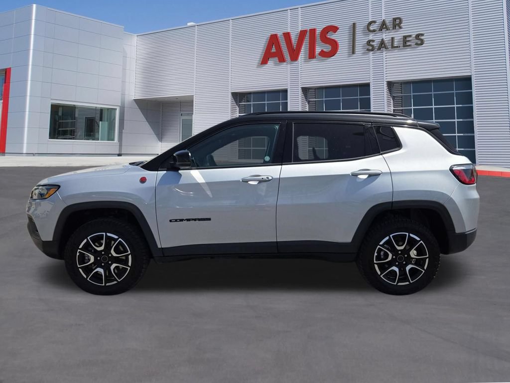 Used 2025 Jeep Compass Trailhawk AWD/4WD image 10