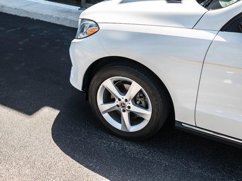 Used 2018 Mercedes-Benz GLE 350 4MATIC image 4