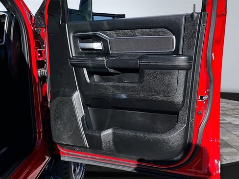 Used 2024 RAM 2500 Big Horn w/ Sport Appearance Package image 25