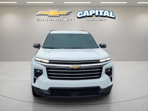 Used 2025 Chevrolet Traverse LT w/ Enhanced Driving Package FWD image 9