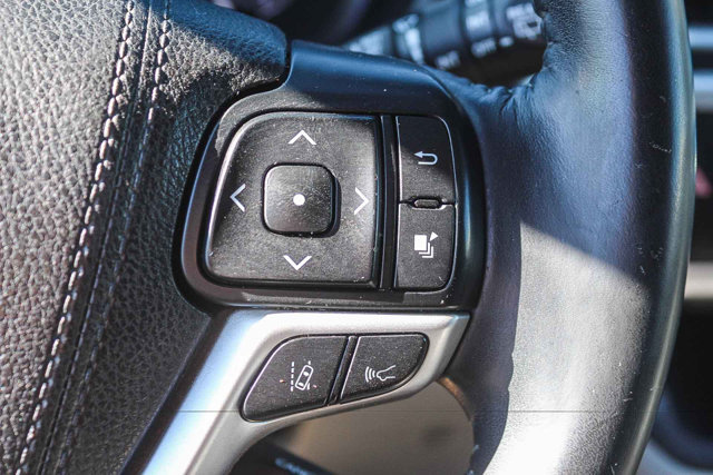 Used 2018 Toyota Highlander XLE w/ Carpet Mat Package (TMS) FWD image 30