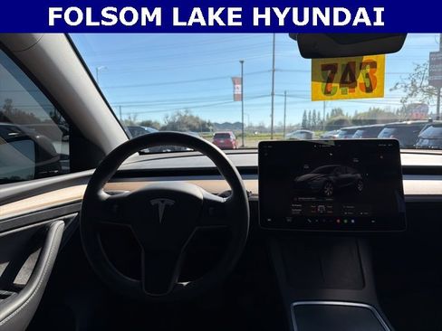 Used 2023 Tesla Model Y 2WD image 9