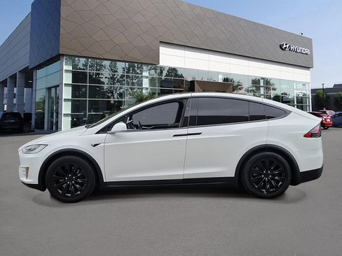 Used 2018 Tesla Model X AWD/4WD image 3