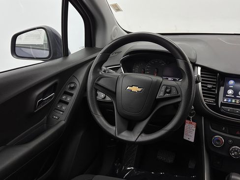 Used 2018 Chevrolet Trax LS image 24