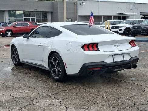 Used 2025 Ford Mustang Coupe image 3