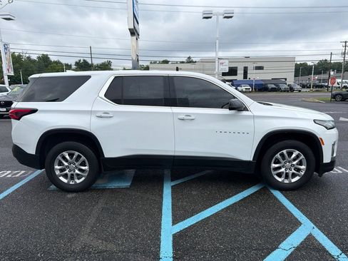 Used 2023 Chevrolet Traverse LS FWD image 4