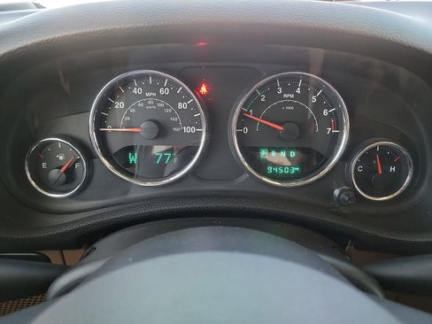 Used 2017 Jeep Wrangler Unlimited Rubicon w/ Connectivity Group AWD/4WD image 18