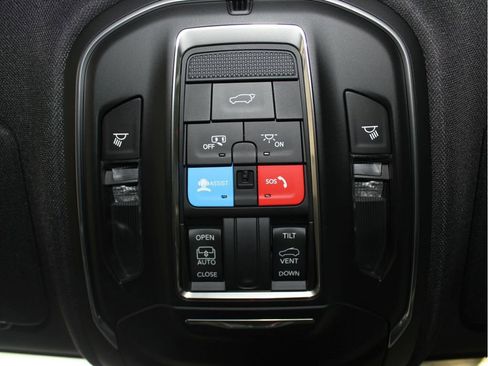 New 2025 Jeep Grand Cherokee Laredo X w/ Luxury Tech Group I image 21