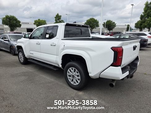 Used 2025 Toyota Tacoma SR5 AWD/4WD image 7