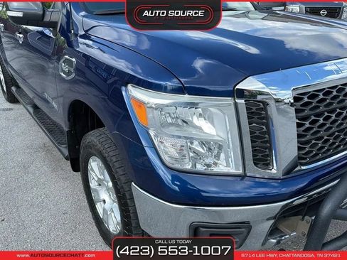 Used 2017 Nissan Titan SV AWD/4WD image 11