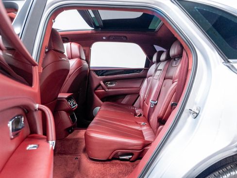 Used 2020 Bentley Bentayga AWD/4WD image 46