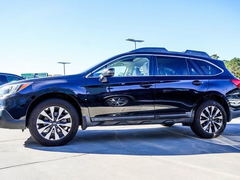Used 2017 Subaru Outback 2.5i Limited image 3