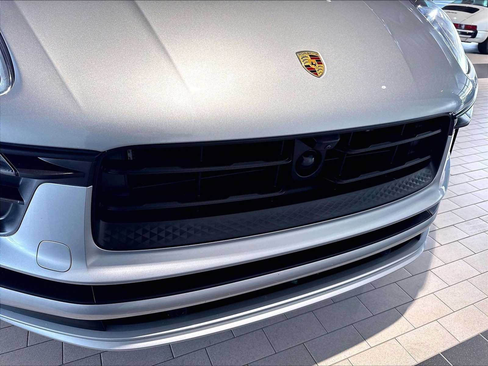 Used 2026 Porsche Macan AWD/4WD image 34