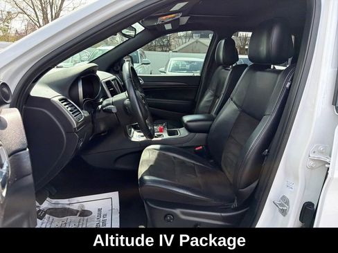 Used 2018 Jeep Grand Cherokee Altitude image 11