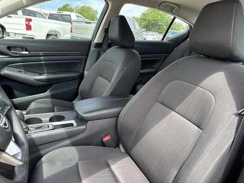 Used 2025 Nissan Altima 2.5 SV FWD image 34