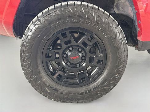 Used 2022 Toyota 4Runner SR5 Premium w/ Moonroof Package AWD/4WD image 33