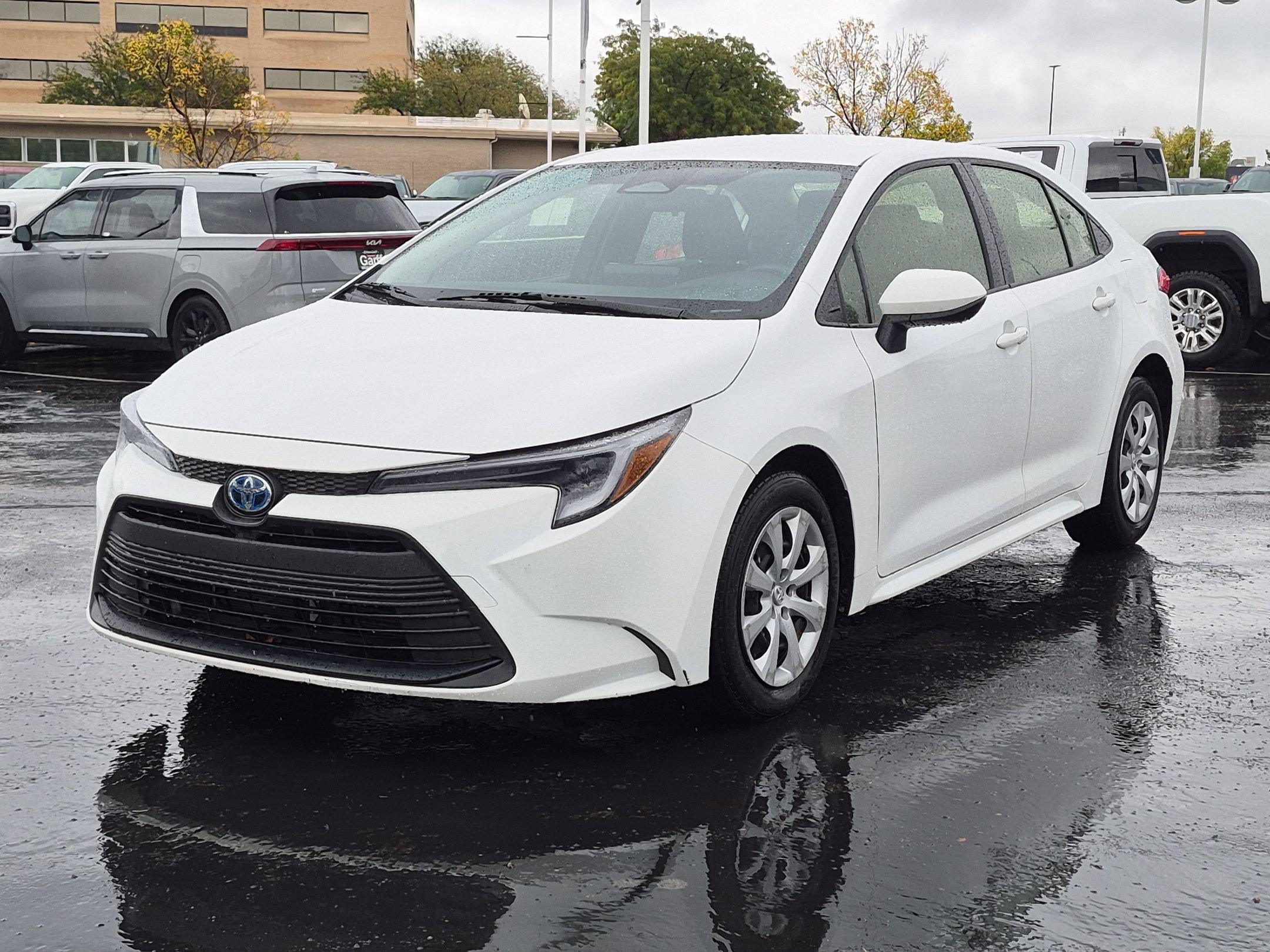 Used 2025 Toyota Corolla LE FWD image 11