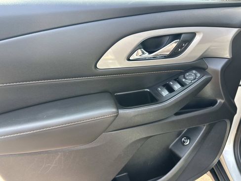 Certified 2020 Chevrolet Traverse LT FWD image 14