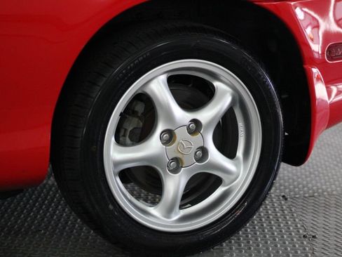 Used 2002 MAZDA MX-5 Miata RWD image 36