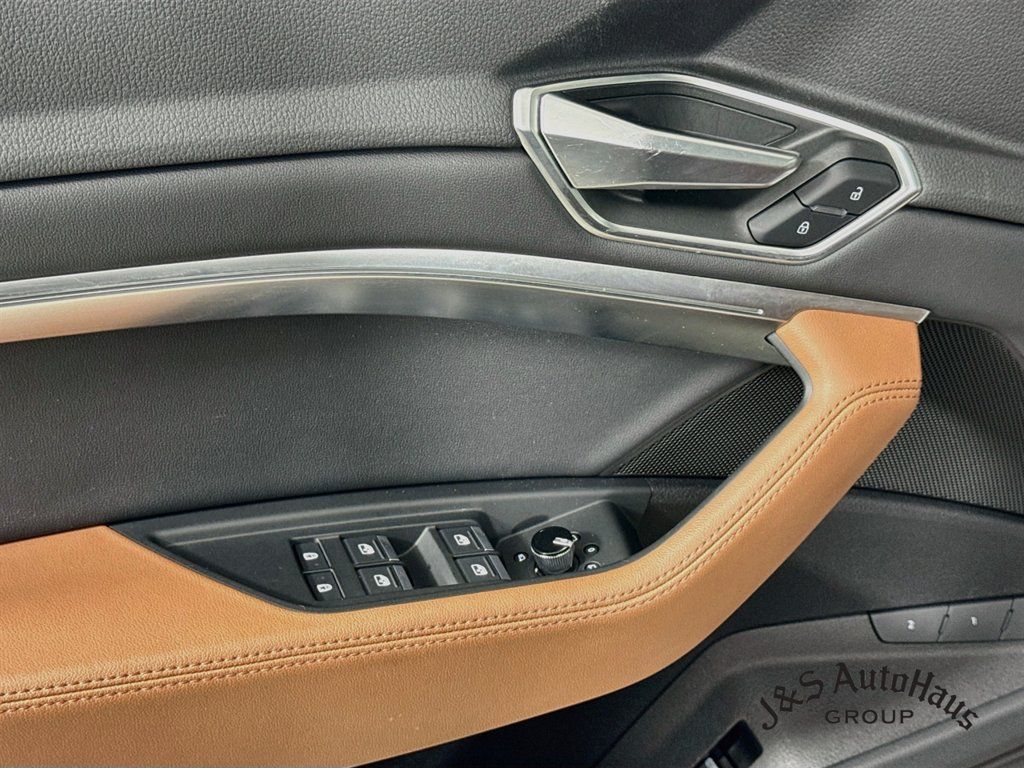 Used 2022 Audi e-tron Premium AWD/4WD image 24